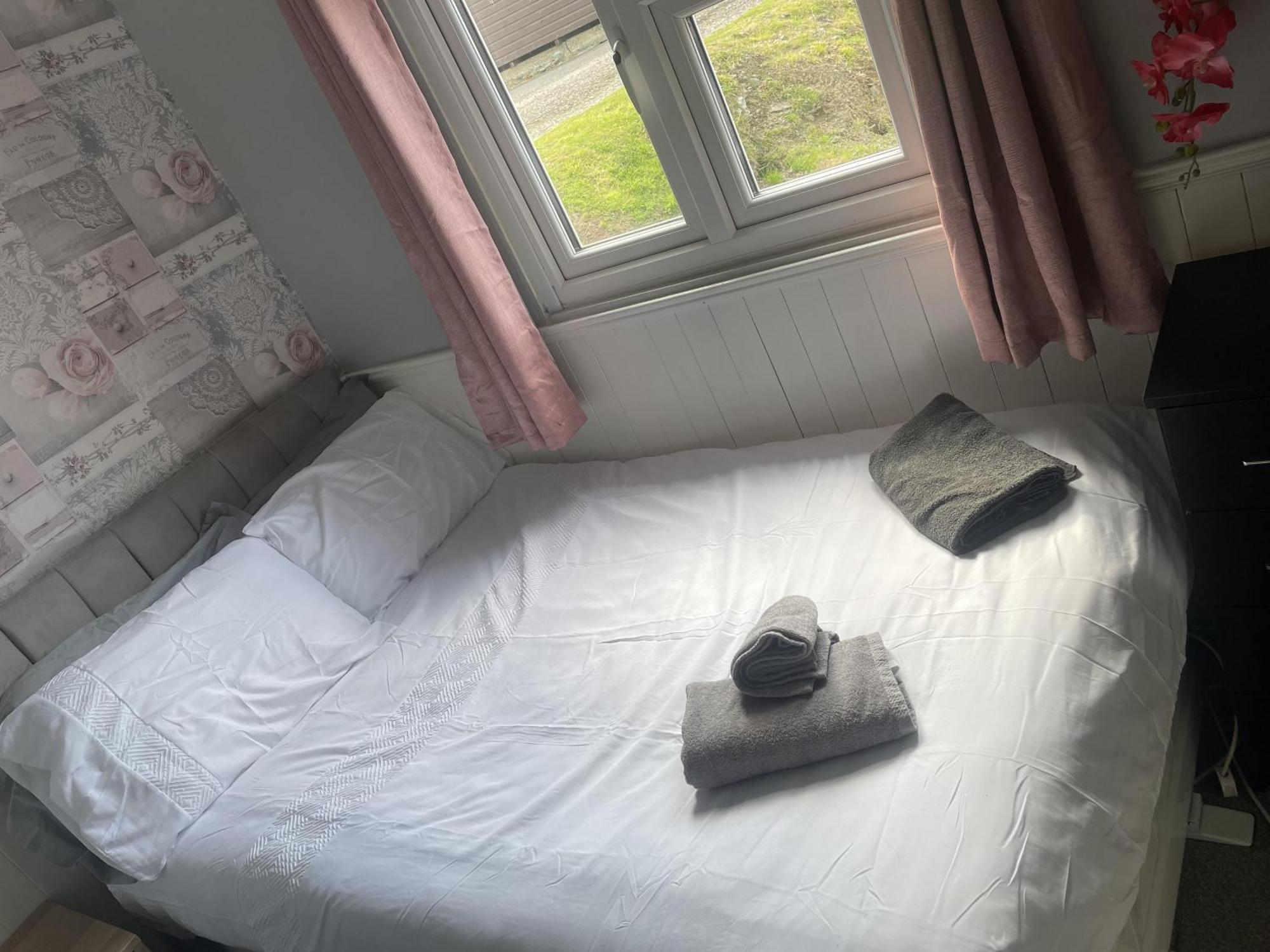 Charming Chalet Nestled In Heart Of Clarach Bay 애버리스트위스 외부 사진