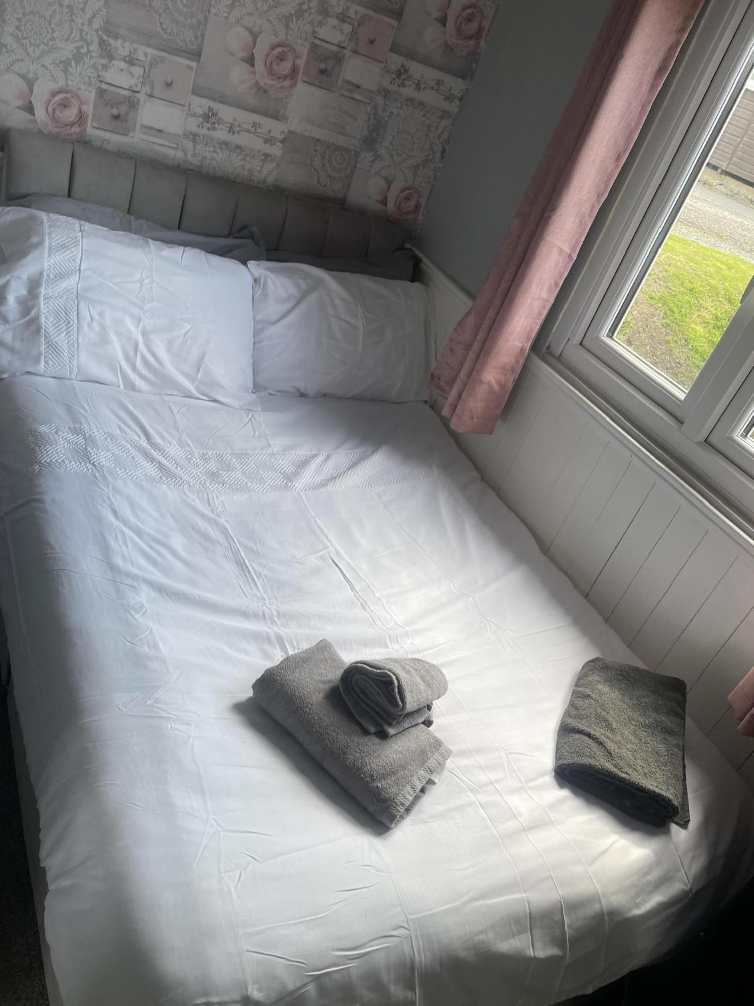 Charming Chalet Nestled In Heart Of Clarach Bay 애버리스트위스 외부 사진