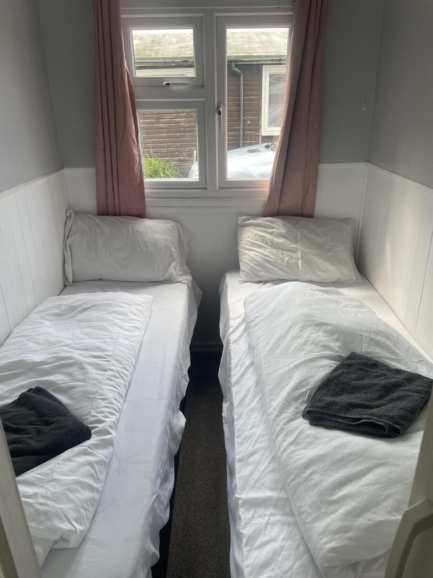 Charming Chalet Nestled In Heart Of Clarach Bay 애버리스트위스 외부 사진