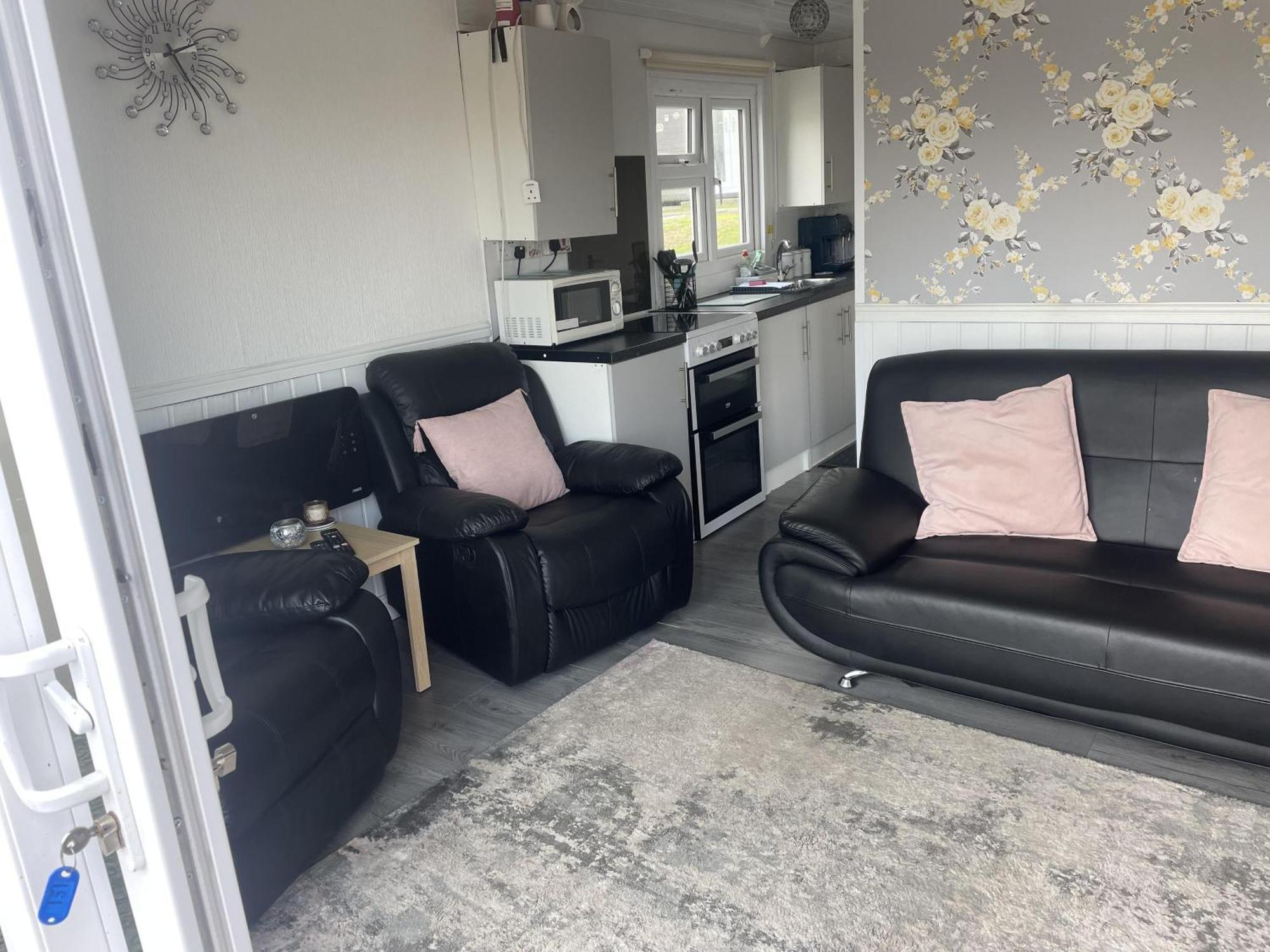 Charming Chalet Nestled In Heart Of Clarach Bay 애버리스트위스 외부 사진