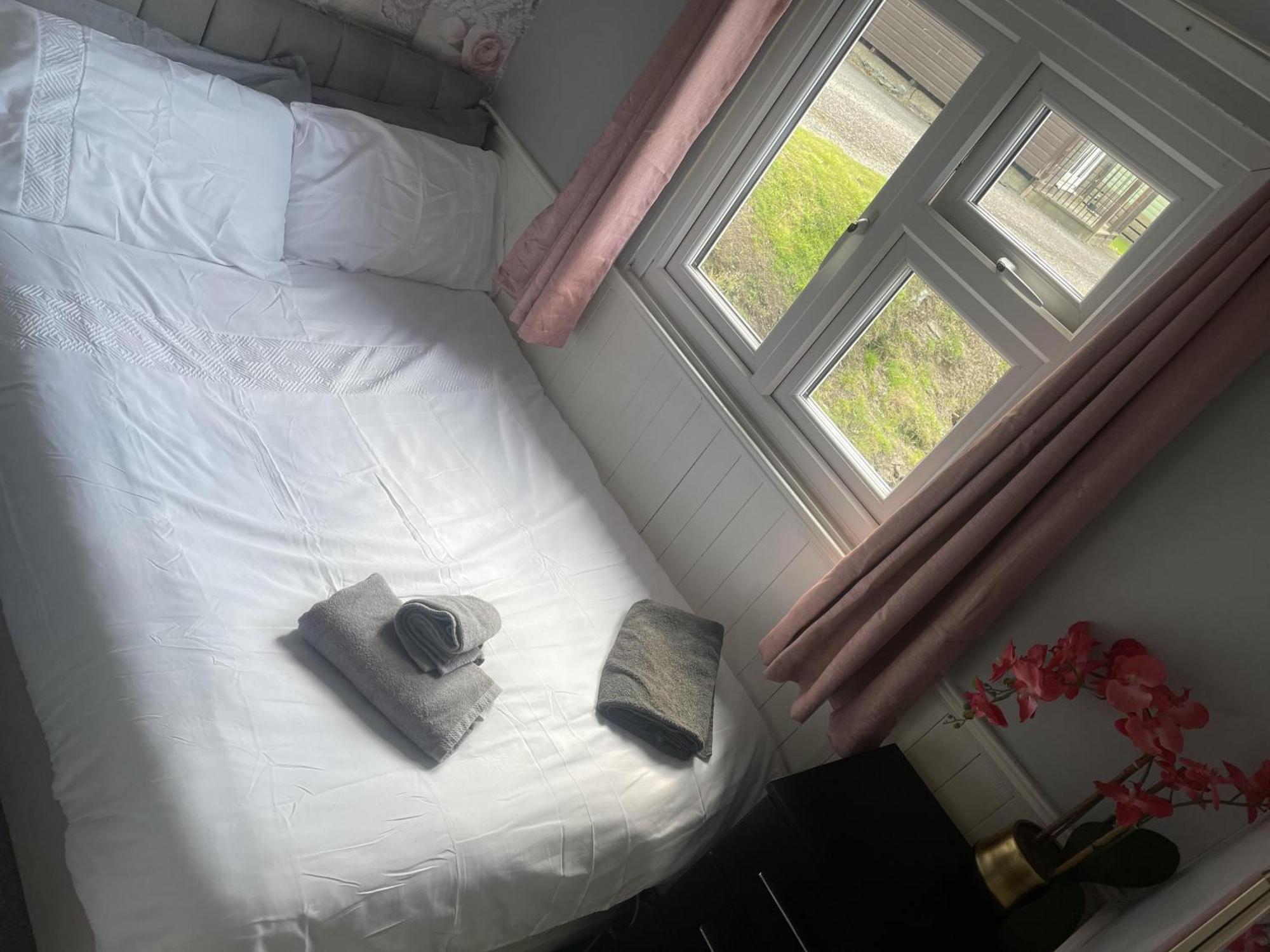 Charming Chalet Nestled In Heart Of Clarach Bay 애버리스트위스 외부 사진